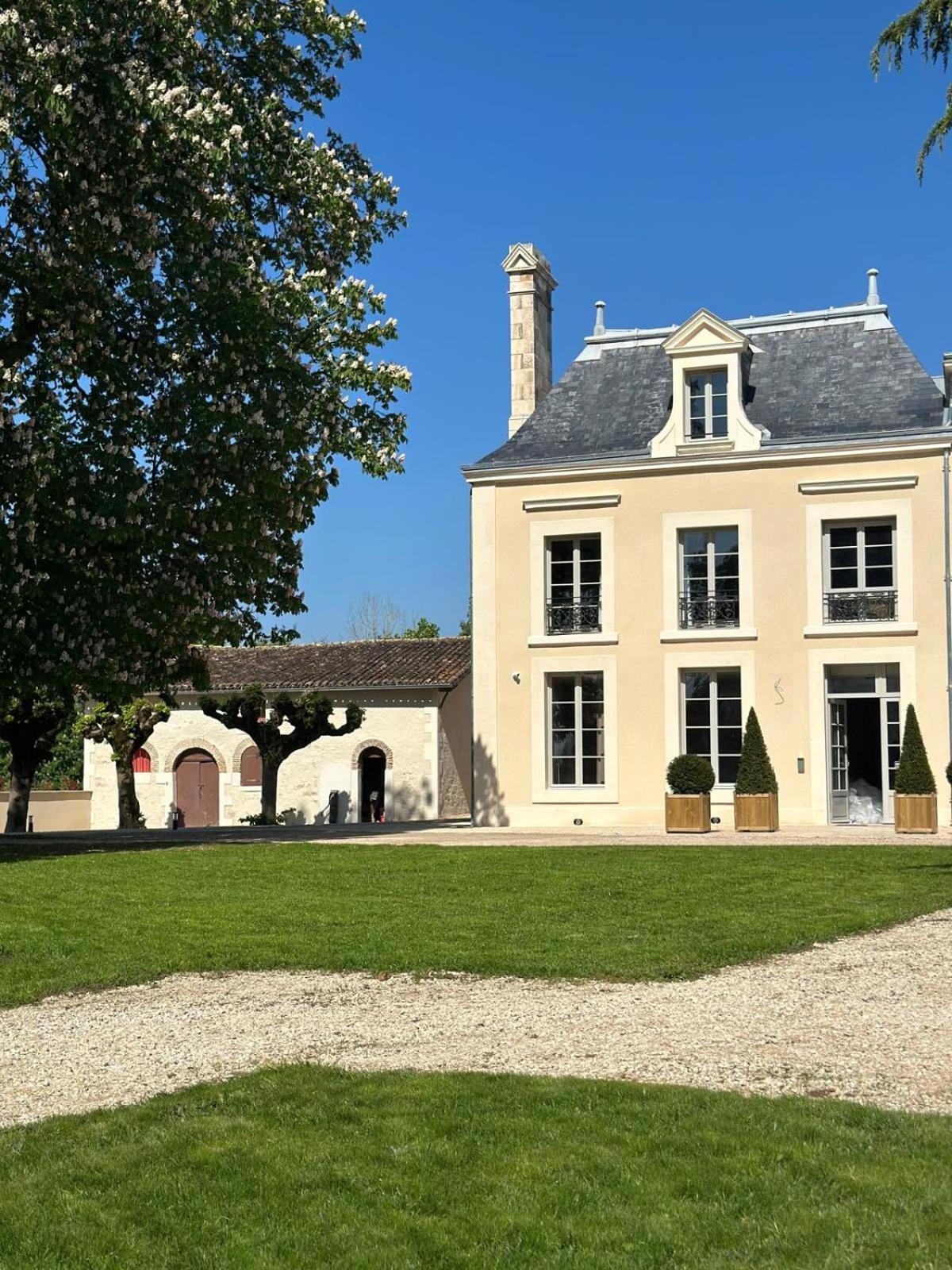 Domaine De L'Ecorcerie Hotel Fontaine-le-Comte Exterior foto